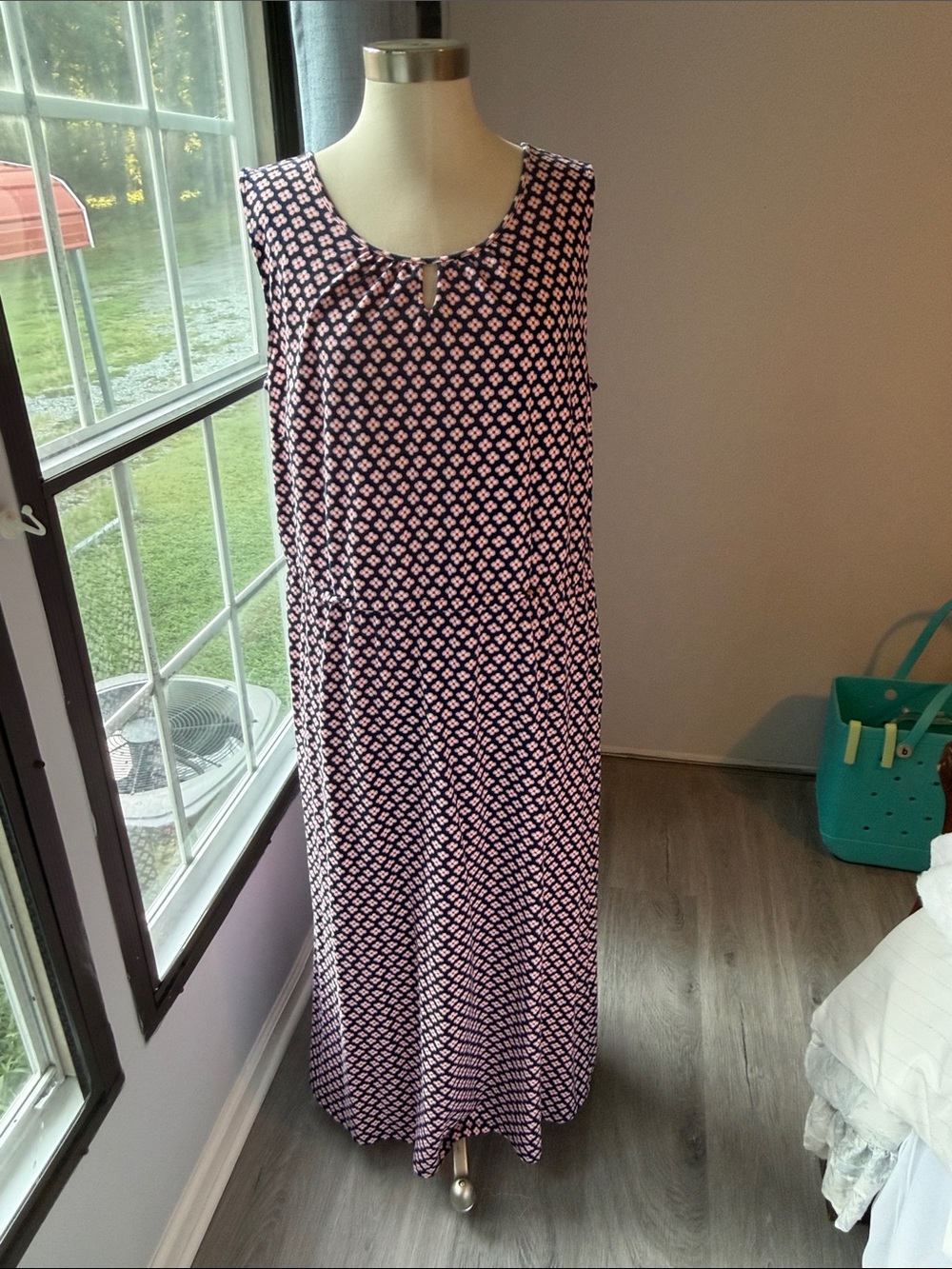 Talbots plus petite 2x Navy and White Sleeveless Geometric Maxi Dress